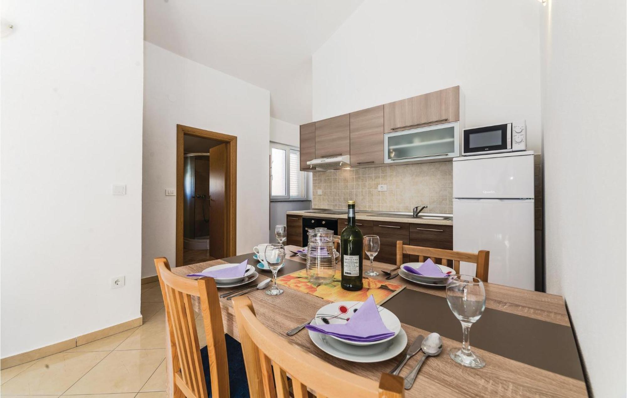 Lovely Apartment In Vlasici With Kitchen Dış mekan fotoğraf